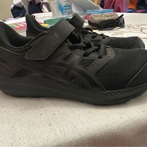 Asics Black Sneakers Modern Athletic Style